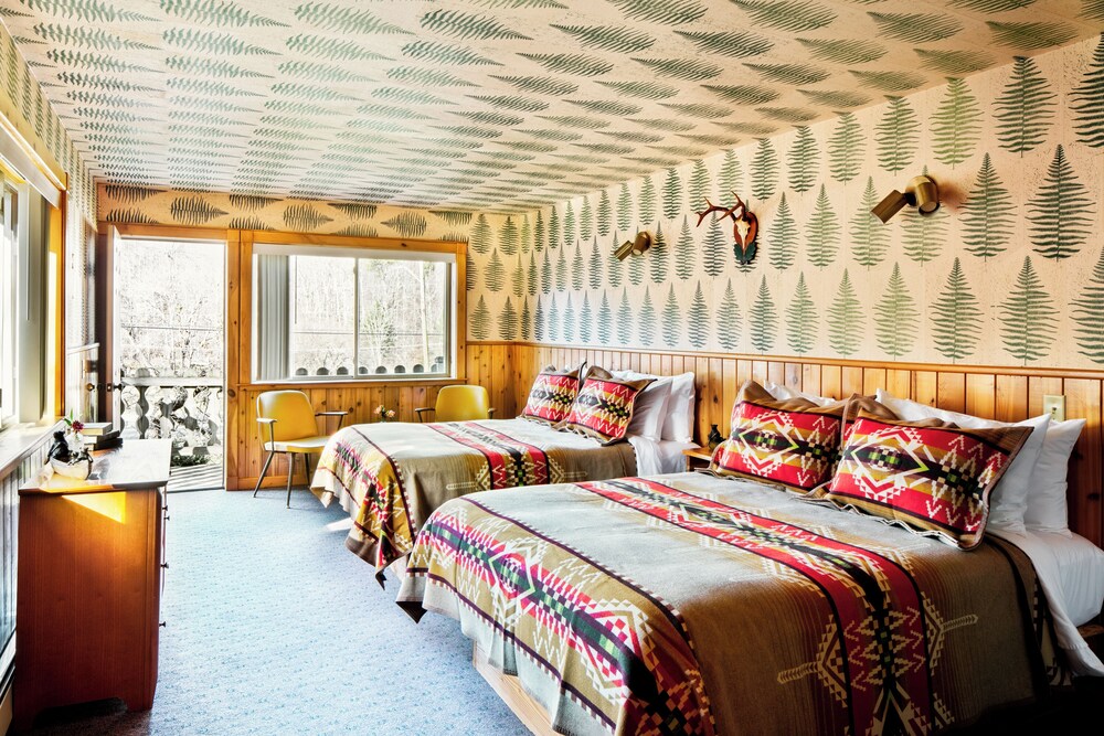 Standard, 2 Queen Beds, Resort View