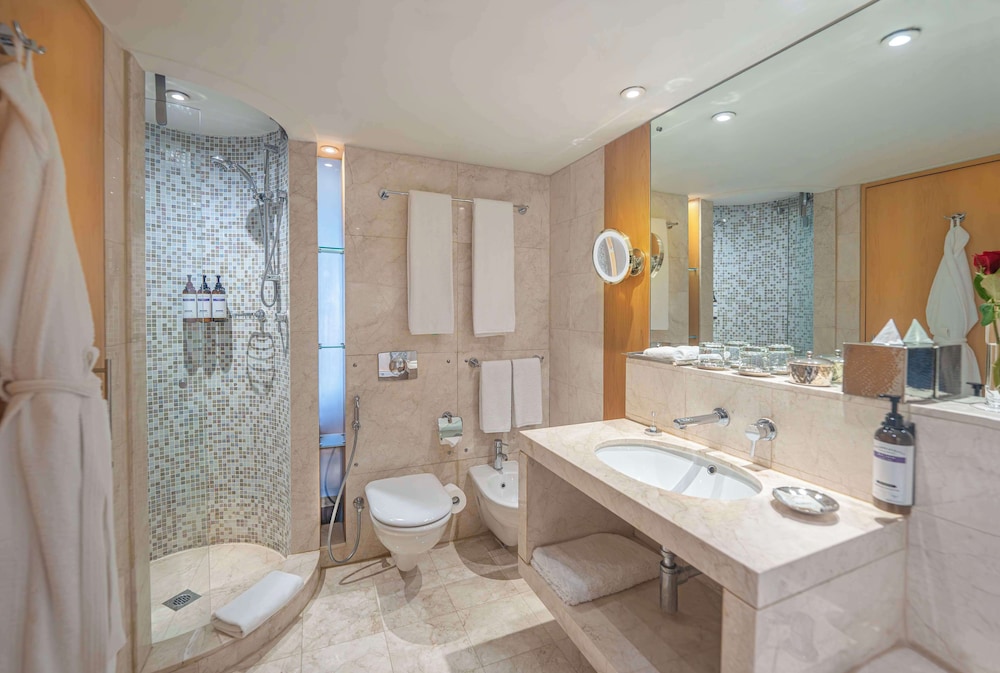 Hyatt Regency Hotel Dubai Deira 48/50