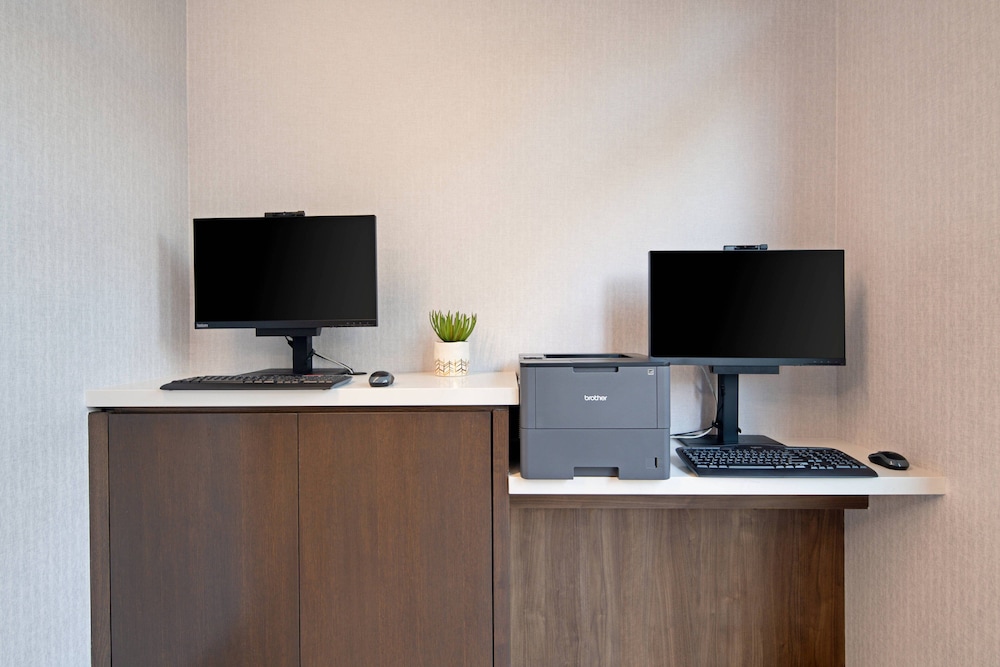 SpringHill Suites by Marriott Valencia 36/38