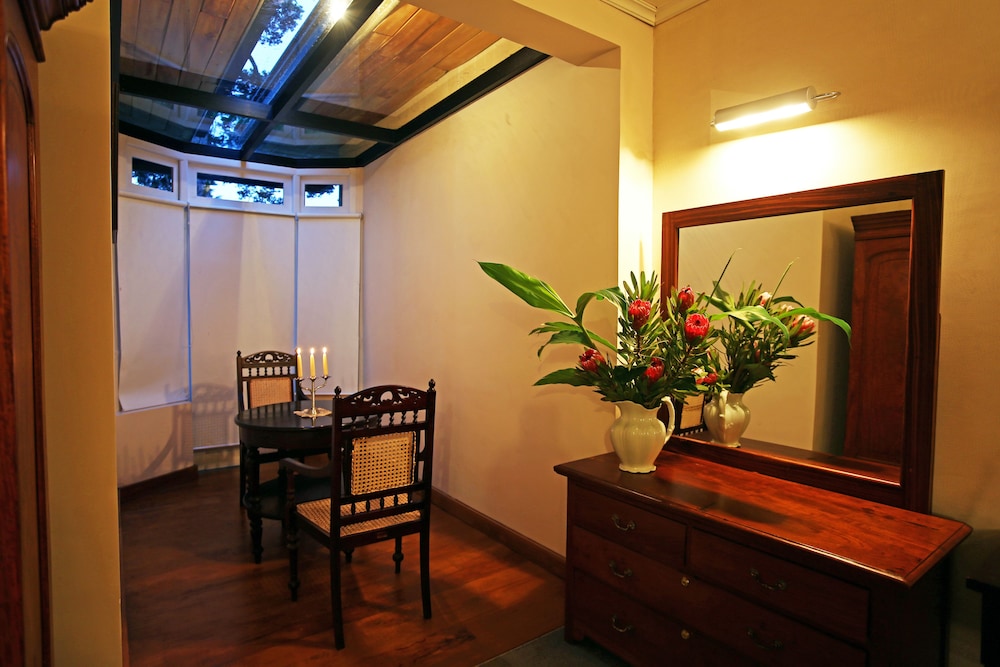 Firs Boutique 12/33
