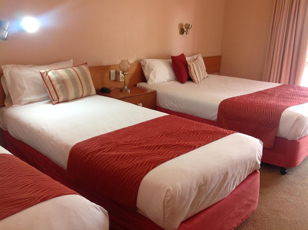 Philadelphia Motor Inn 5/22