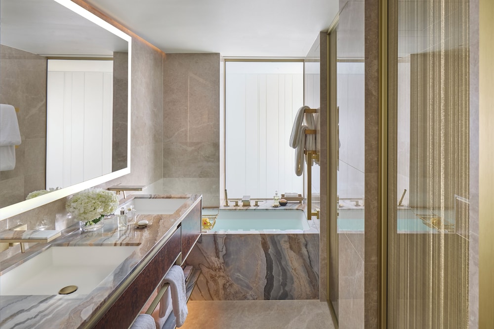3 BEDROOMS, DELUXE, SUITE