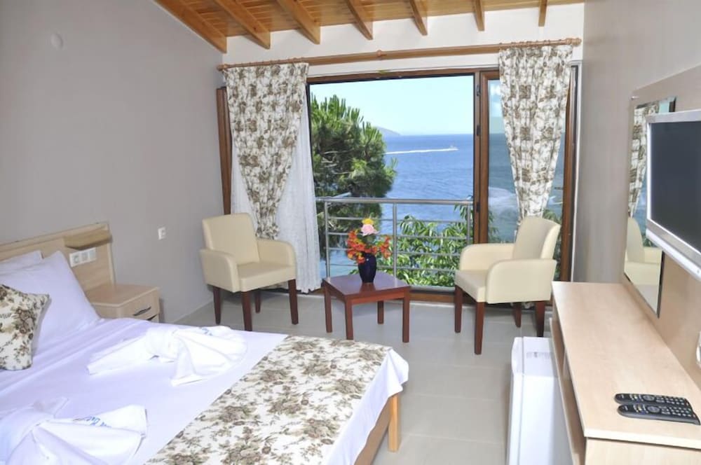Hotel Mola 7/30
