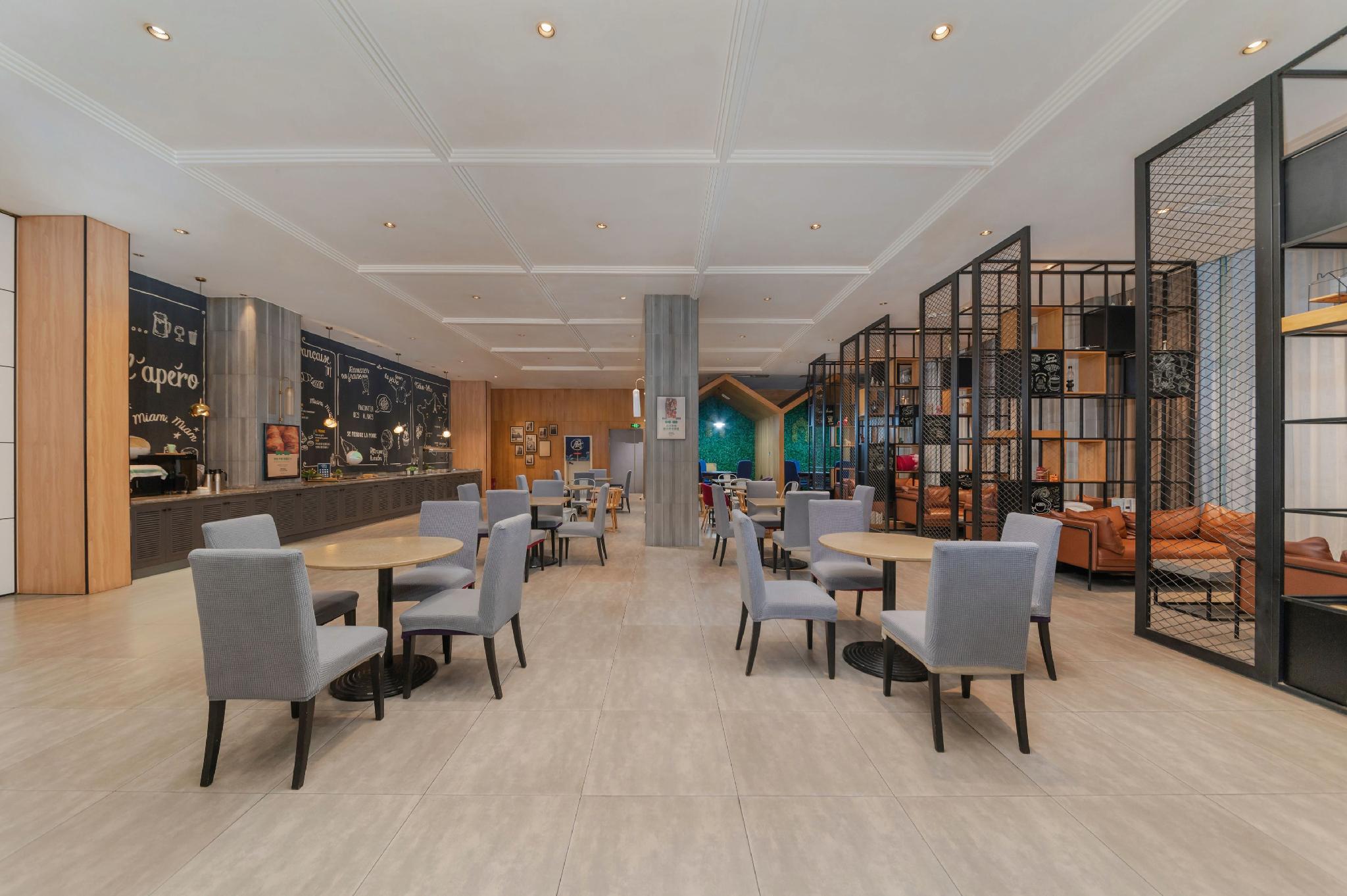 Campanile Hotel (Changsha Hongxing Desiqin Plaza) 35/41