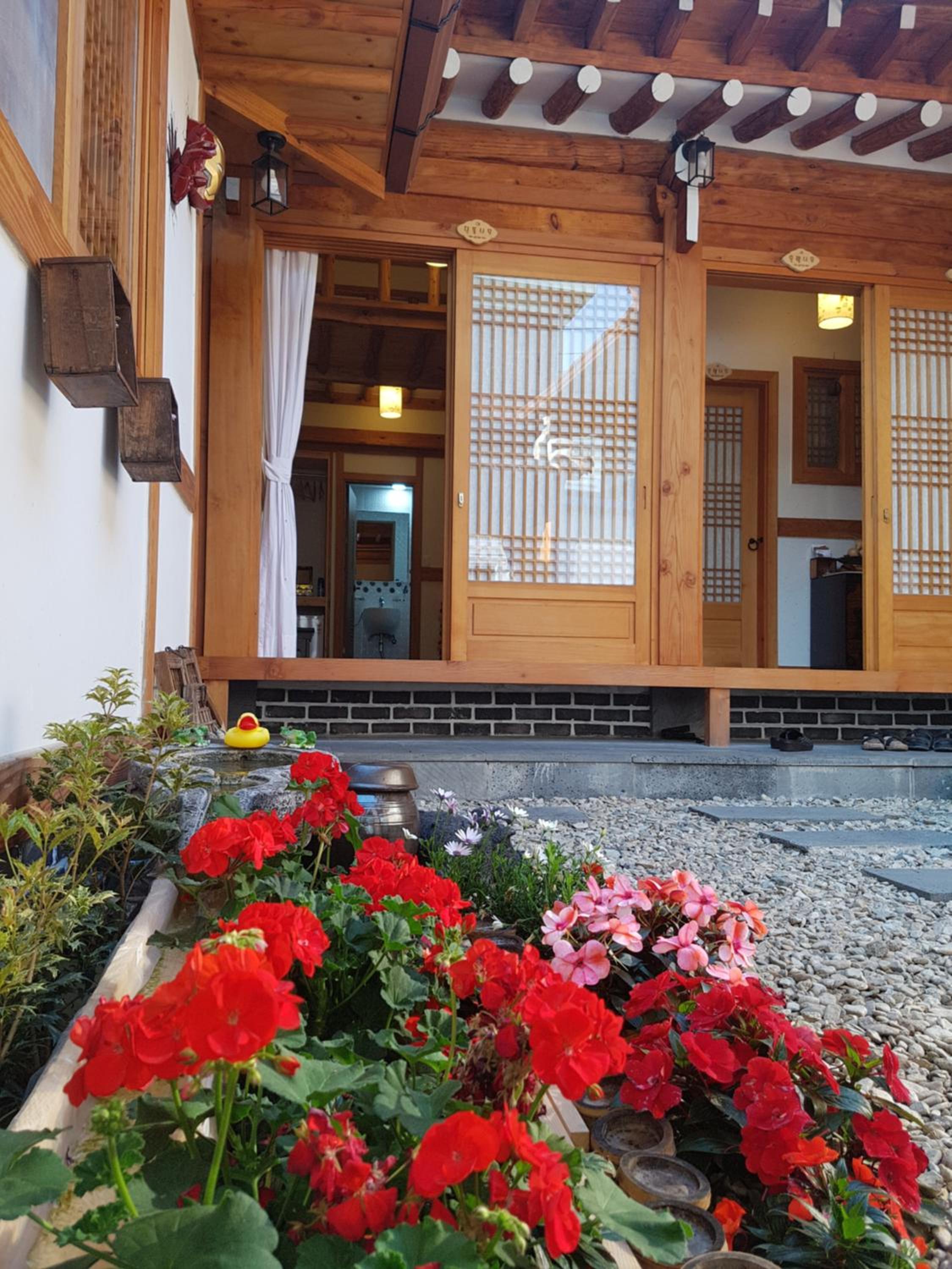 Jeonju Jeongga Hanok Pension 44/46