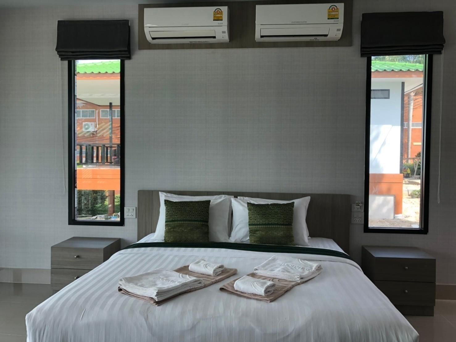 DELUXE, DOUBLE BED