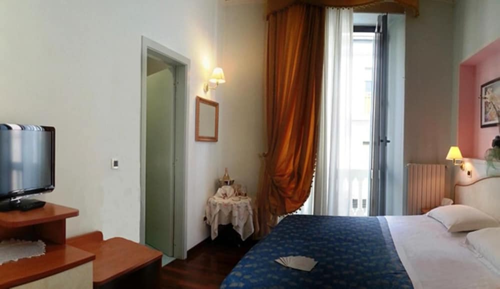 Hotel Alba 12/28