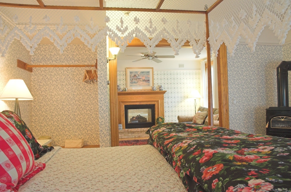 White Lace Inn 38/50