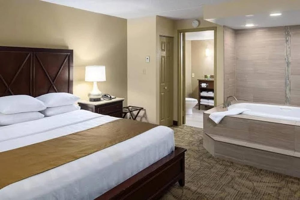 Bismarck Hotel and Conference Center 15/50