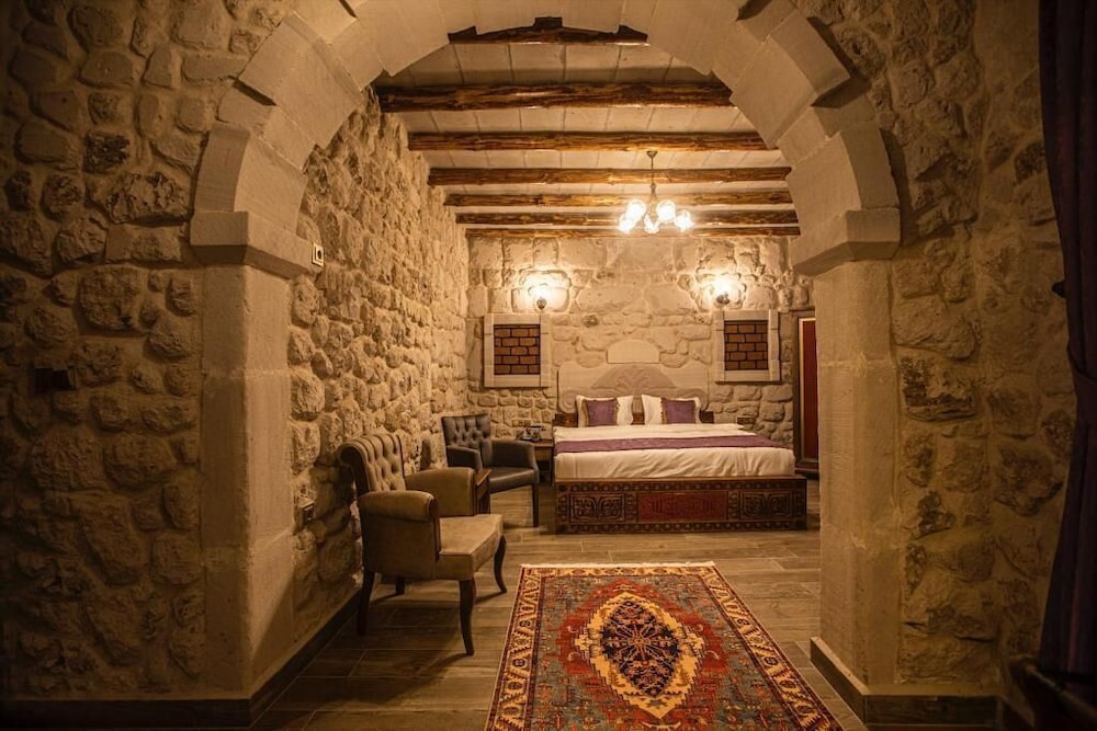 Ada Cave Suites 29/50