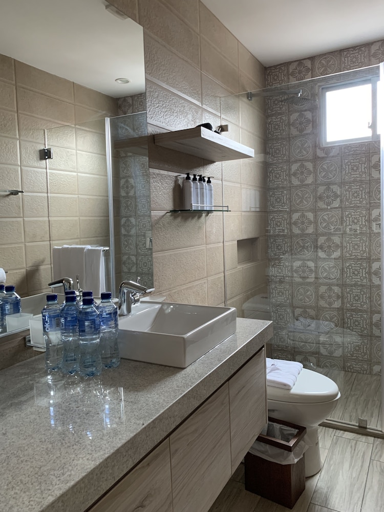 Hotel Puerto Pacifico Guayaquil Airport 49/50