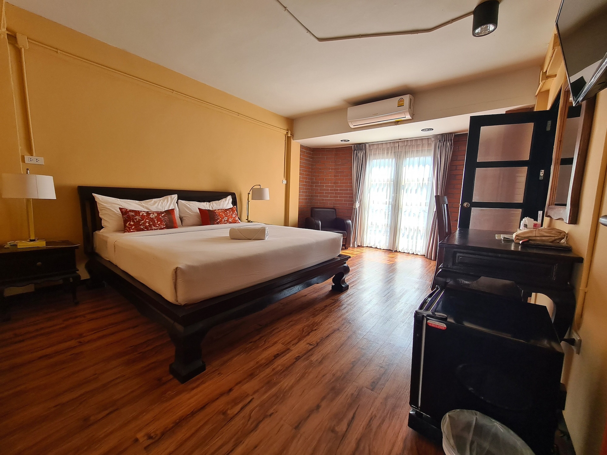 DELUXE, DOUBLE BED, PRIVATE BATHROOM