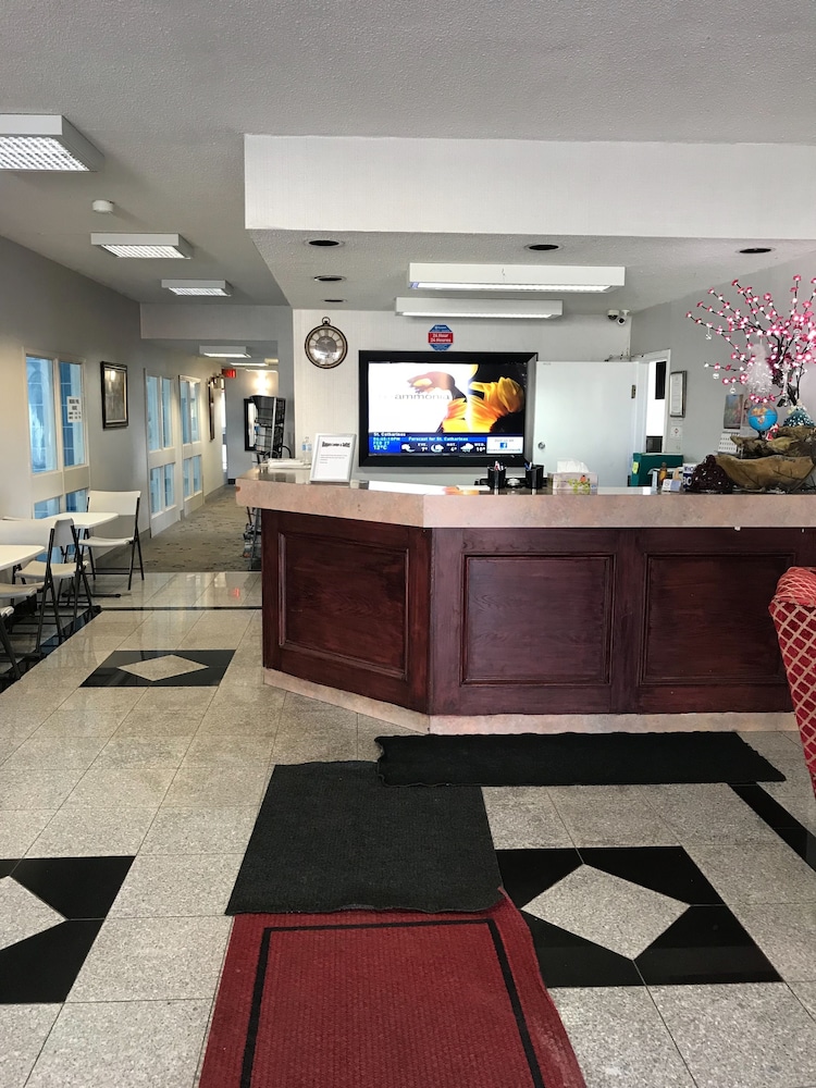 Niagara Lodge Suites 8/68