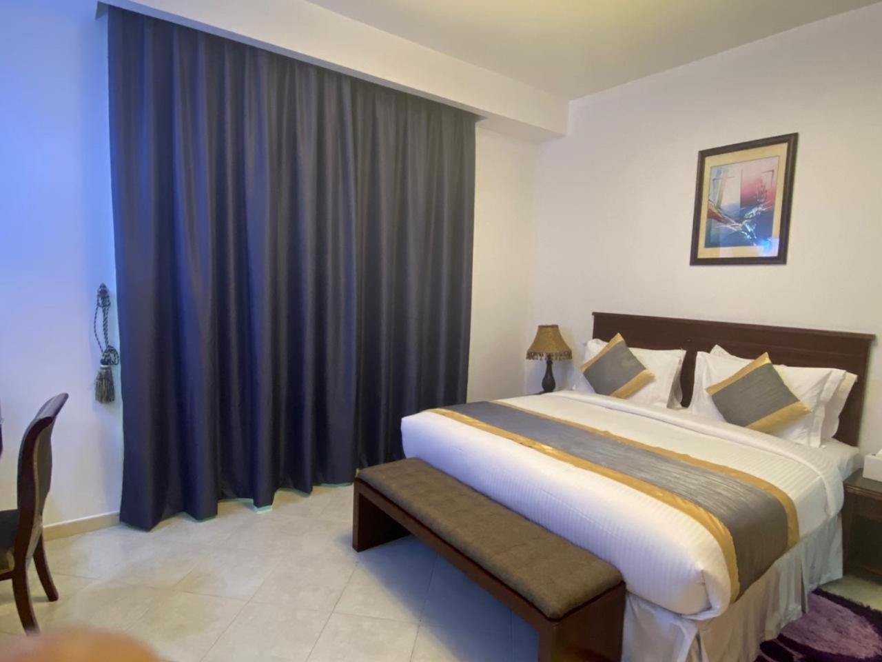 Deluxe One Bedroom Apartment