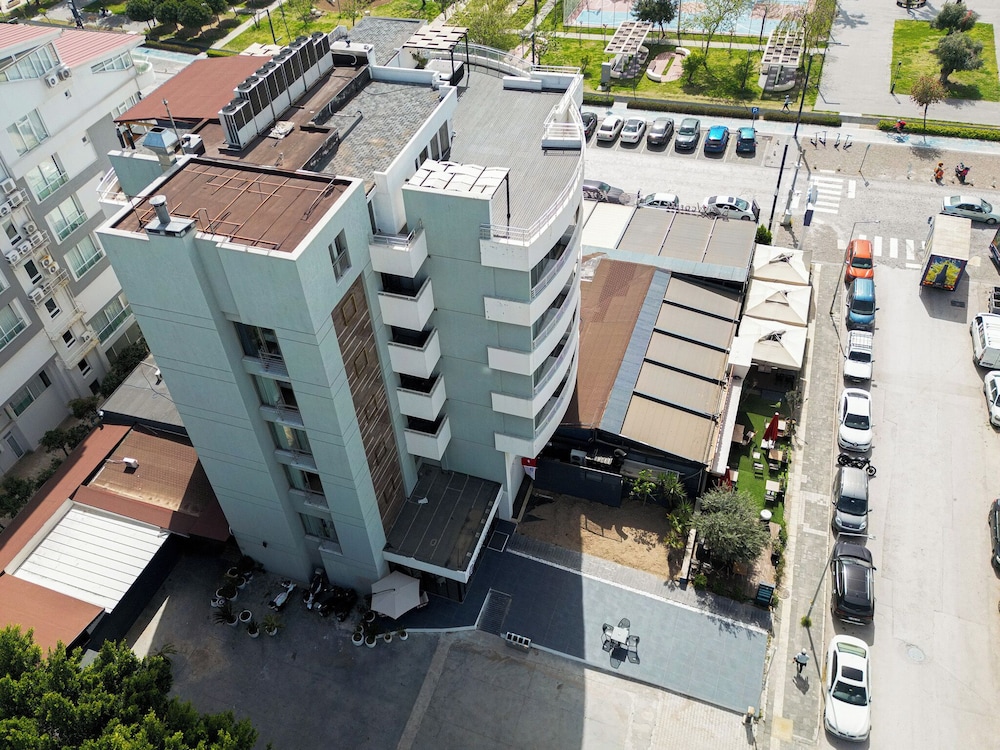 REO Hotel & Spa 1/69