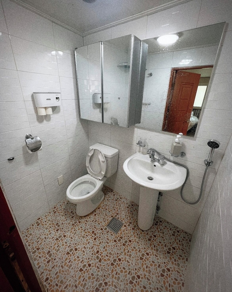 JNINE Guest House 54/59