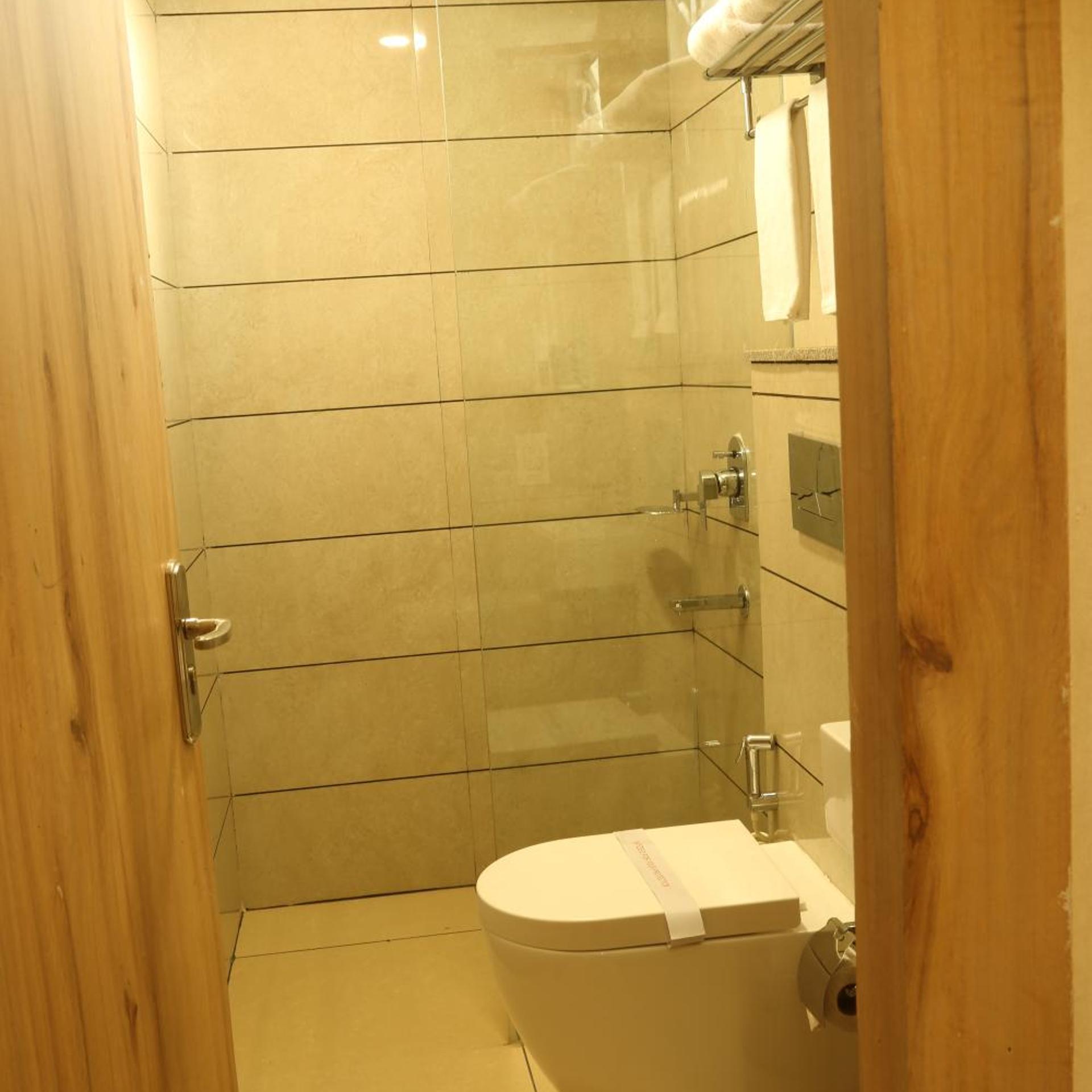 Hotel Reva Regency 37/38