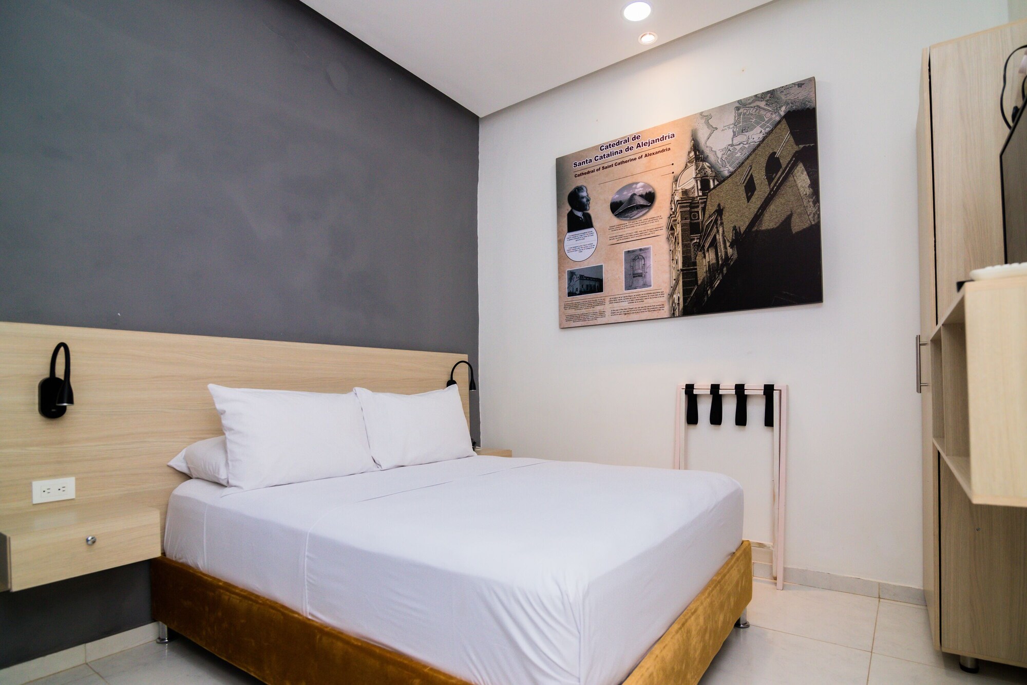 ROOM, DOUBLE BED