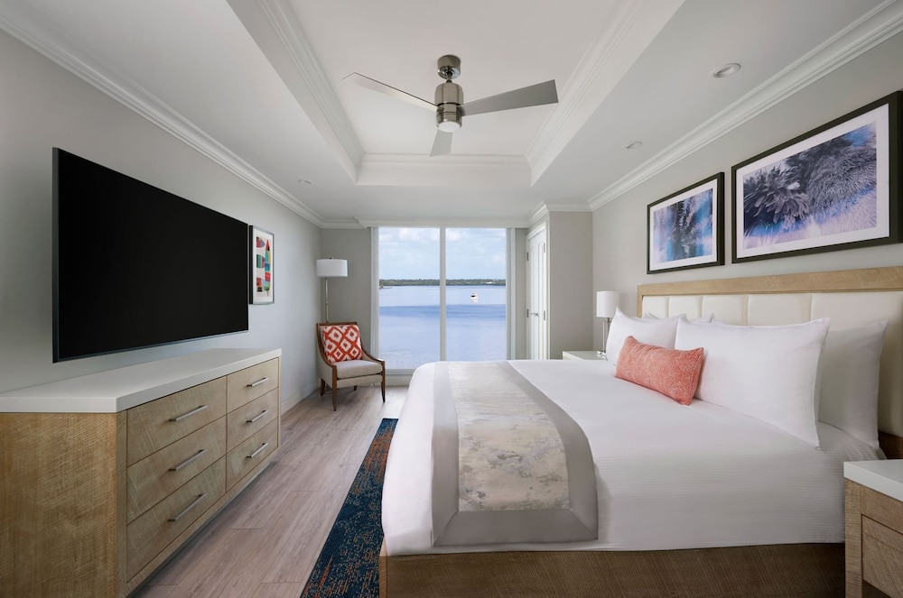SUITE, KING BED