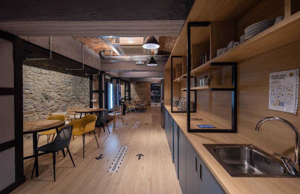 Font Andorra Hostel 41/53