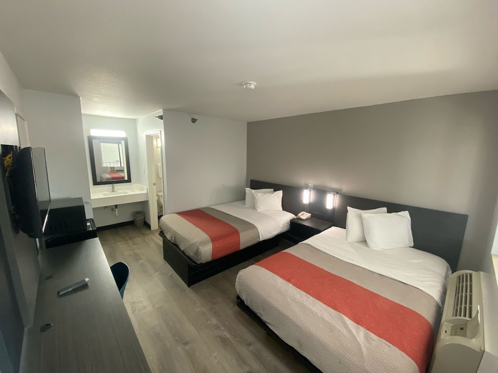 Motel6 Windsor Locks, CT - Hartford 25/66