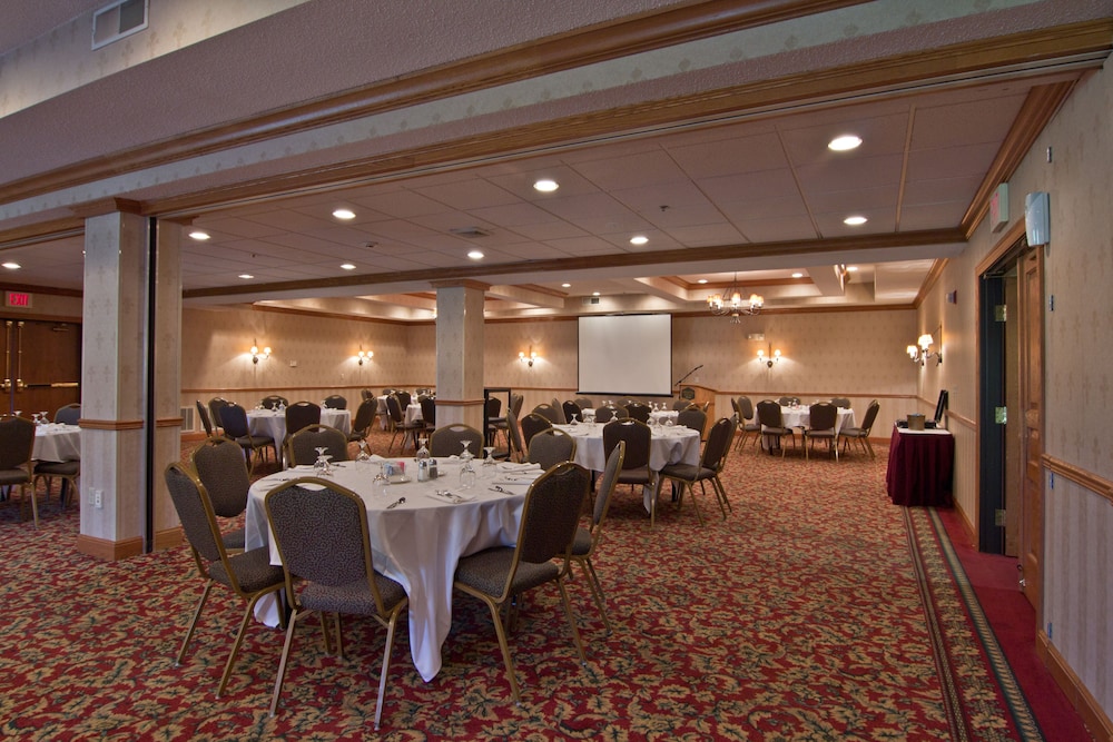 Coshocton Village Inn and Suites 57/68