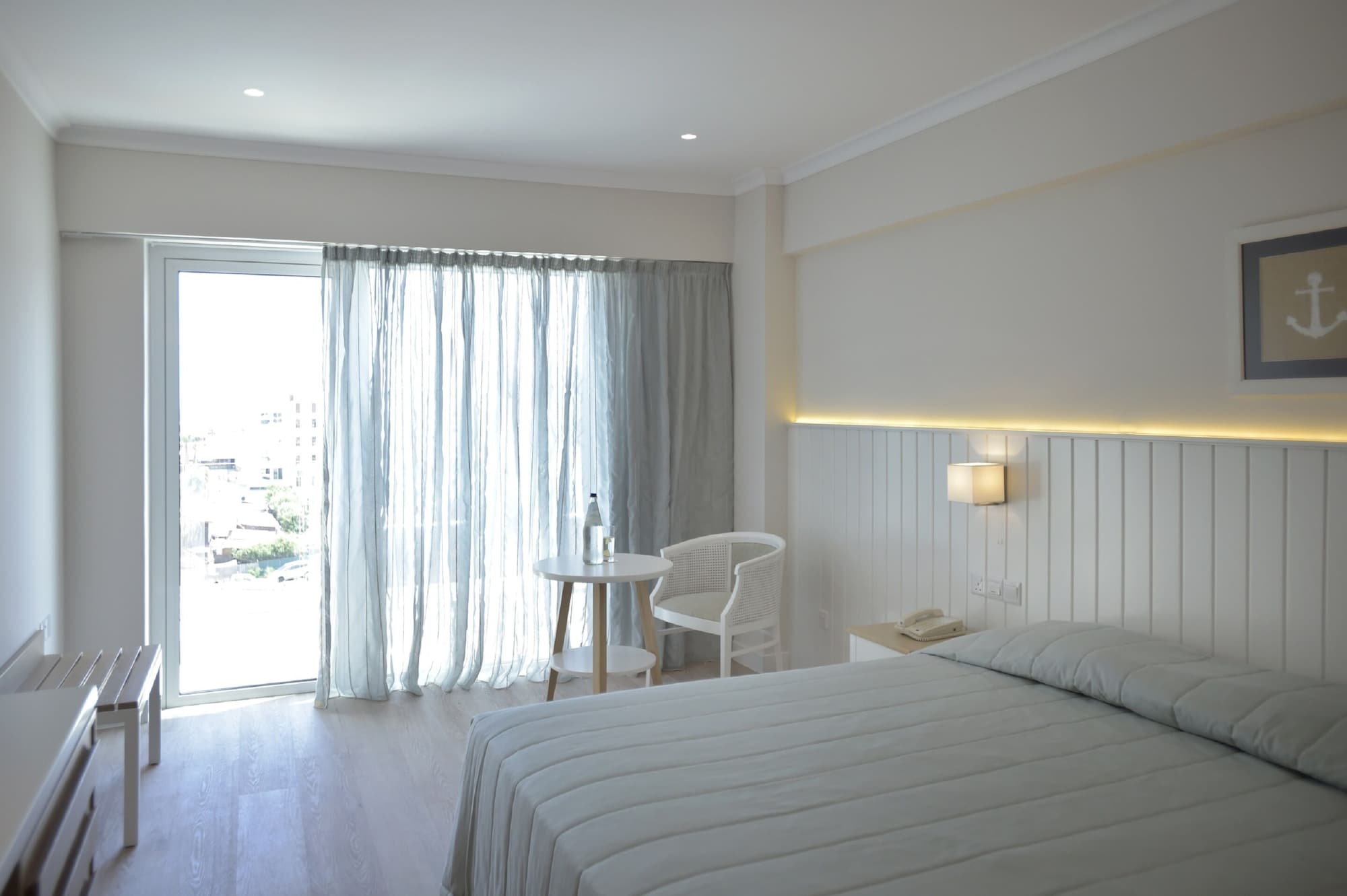 ROOM, DOUBLE BED, PARTIAL SEA VIEW