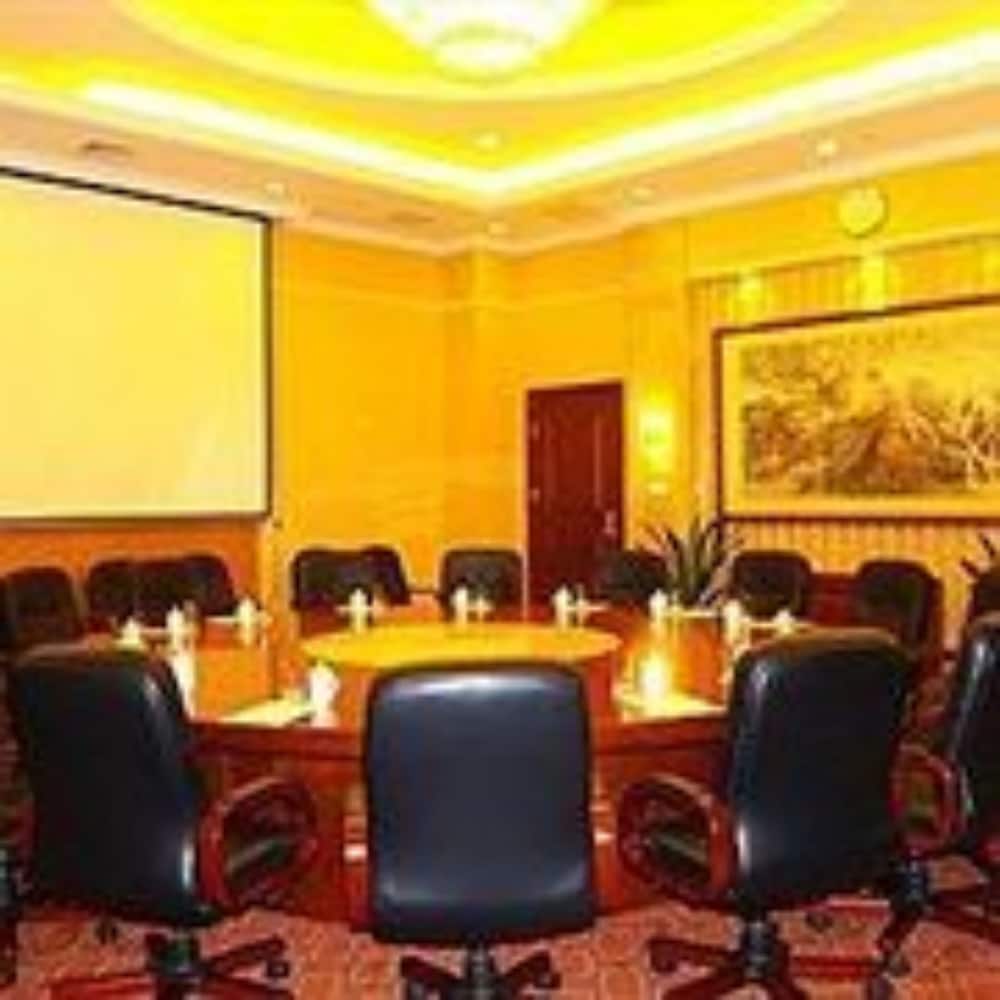 Xinhai Jinjiang Hotel 44/45