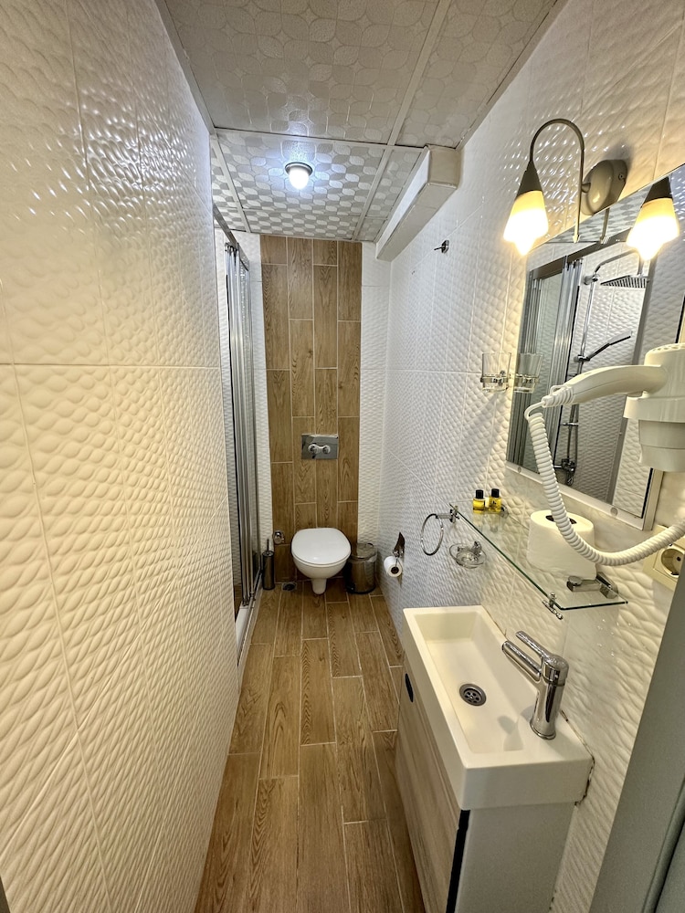 HURRIYET HOTEL 42/47