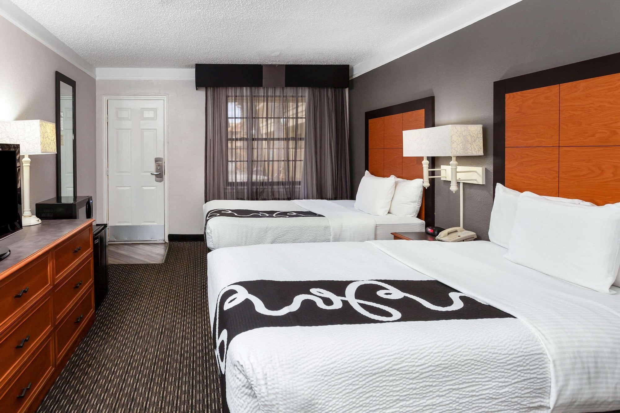 EXECUTIVE, 2 DOUBLE BEDS