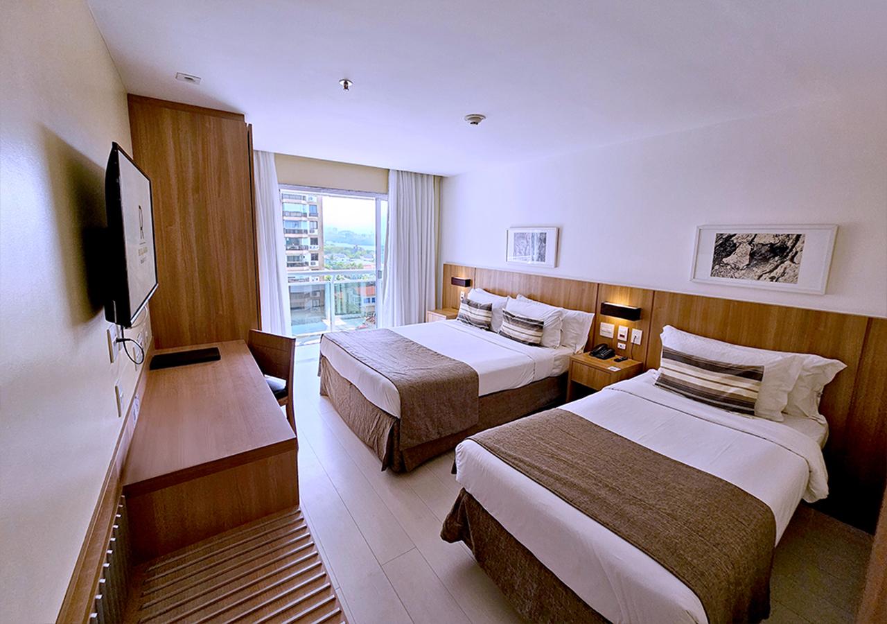 Superior, Partial Sea View