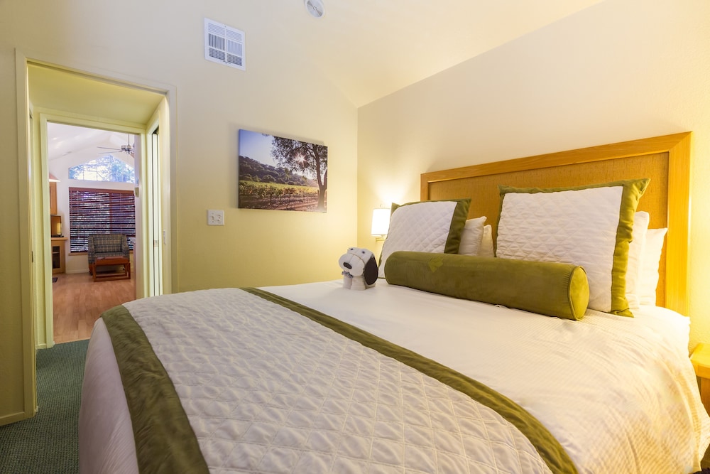 River Pointe Napa Valley Resort 21/43