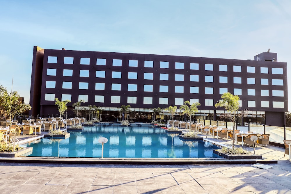 Essentia Luxury Hotel Indore 6/68