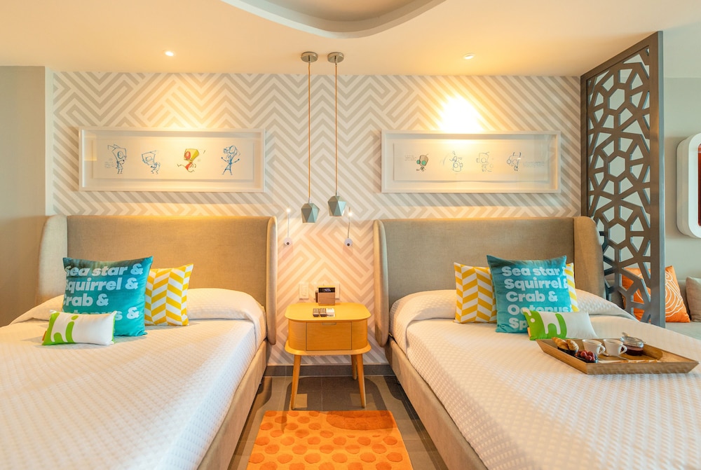 Swim Up, Suite, 2 Queen Beds, Ocean Front, Sofa