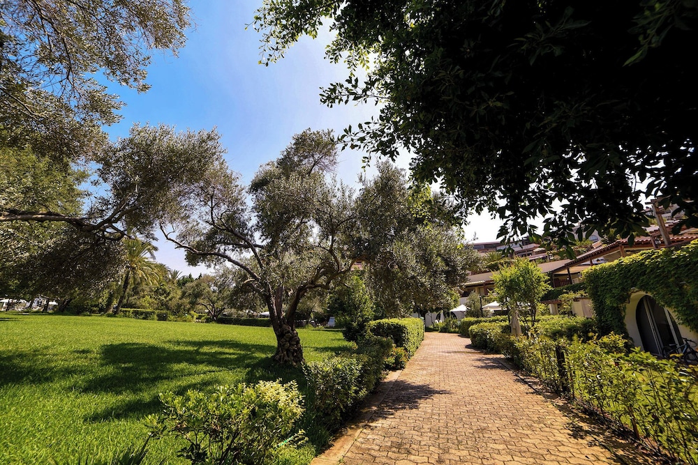 Portemilio Hotel & Resort 66/76