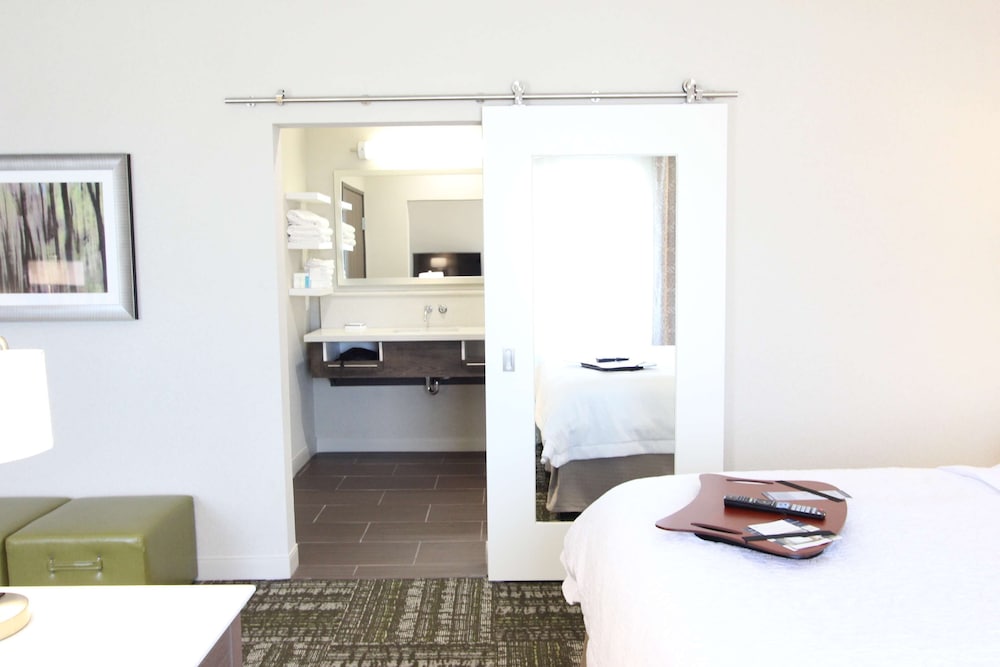 Hampton Inn Suites Dallas Market Center 31/75