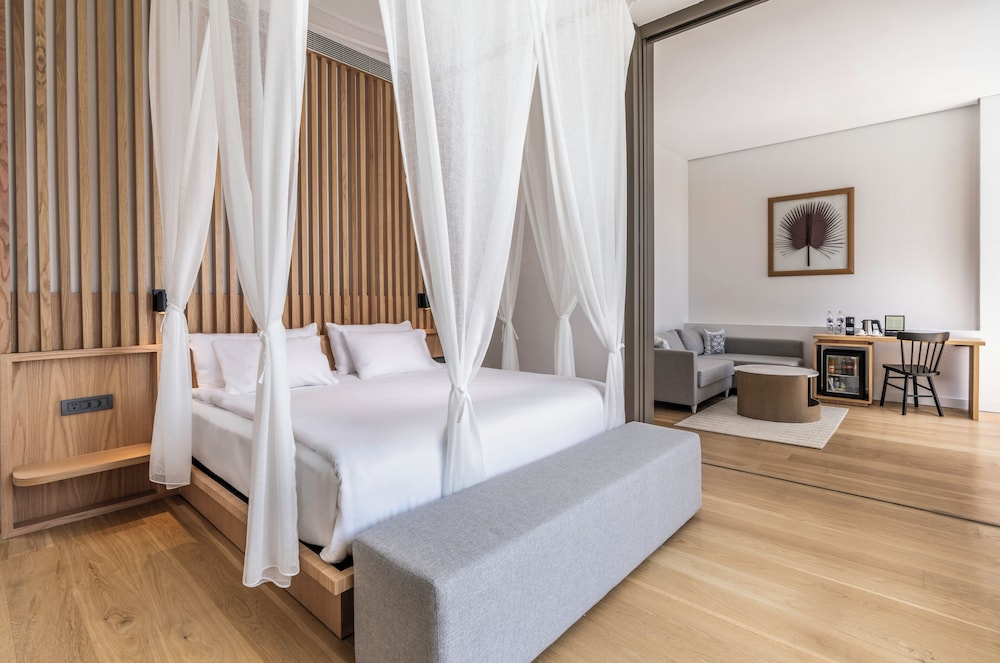 Junior Suite Partial Sea View With Pool