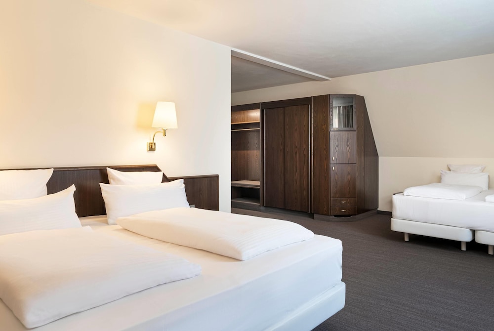 elaya hotel noerdlingen, Trademark by Wyndham 11/63