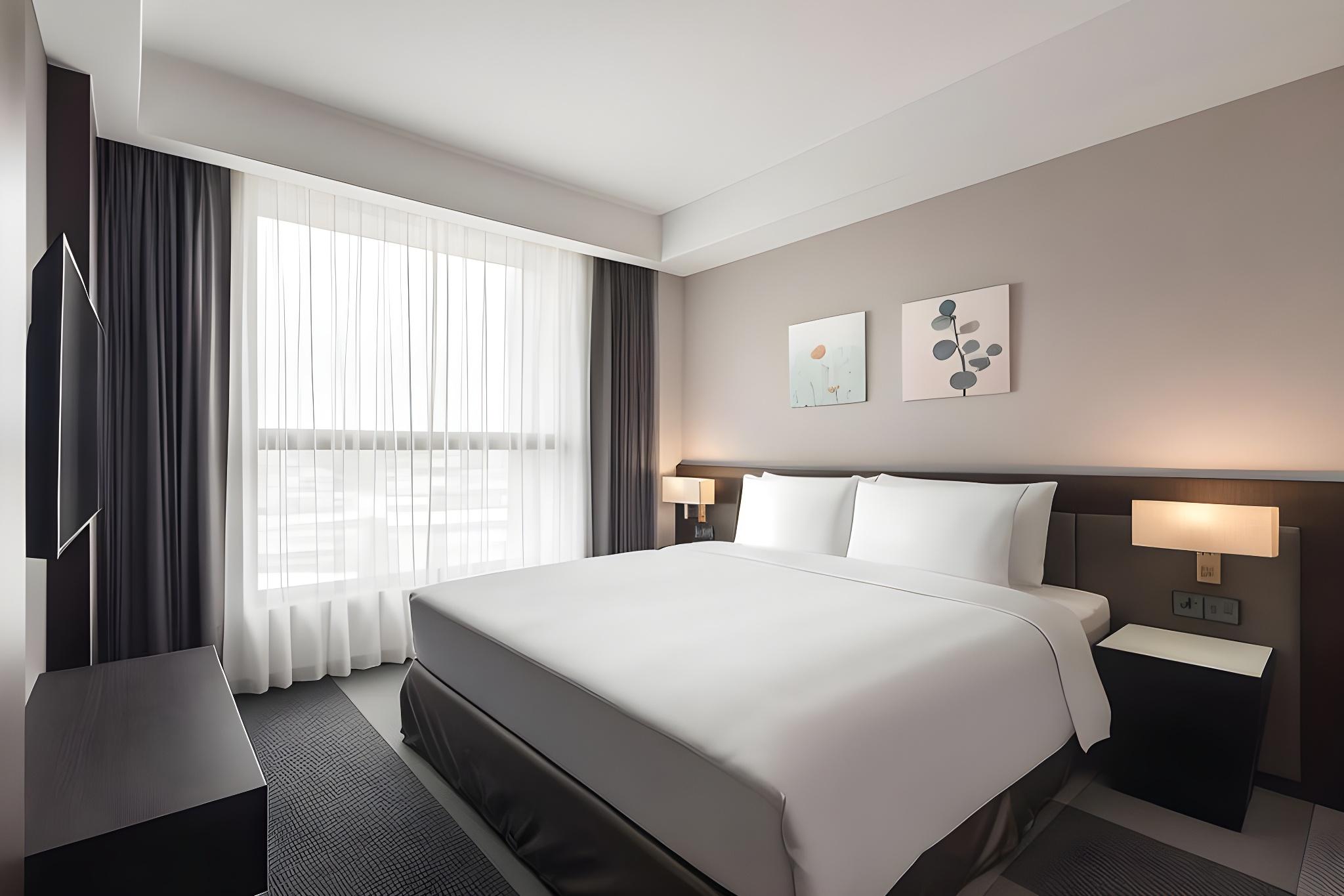 Lakeshore, Suite