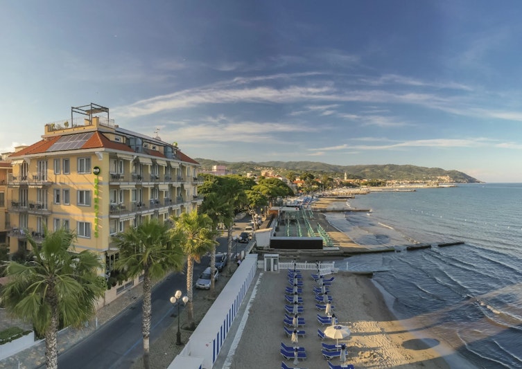 B&B Hotel Diano Marina Palace 24/26