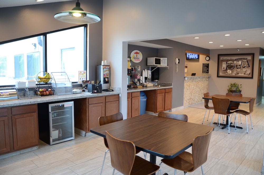 Super 8 by Wyndham Centerville 31/36