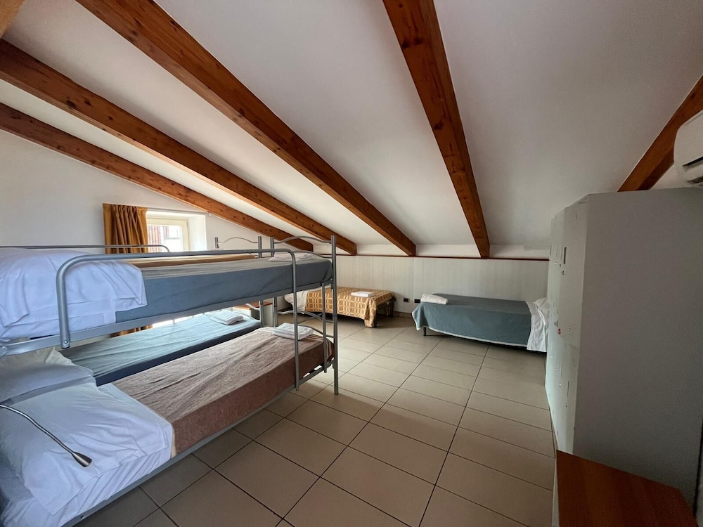 Female Dorm, 6 Beds, Attic