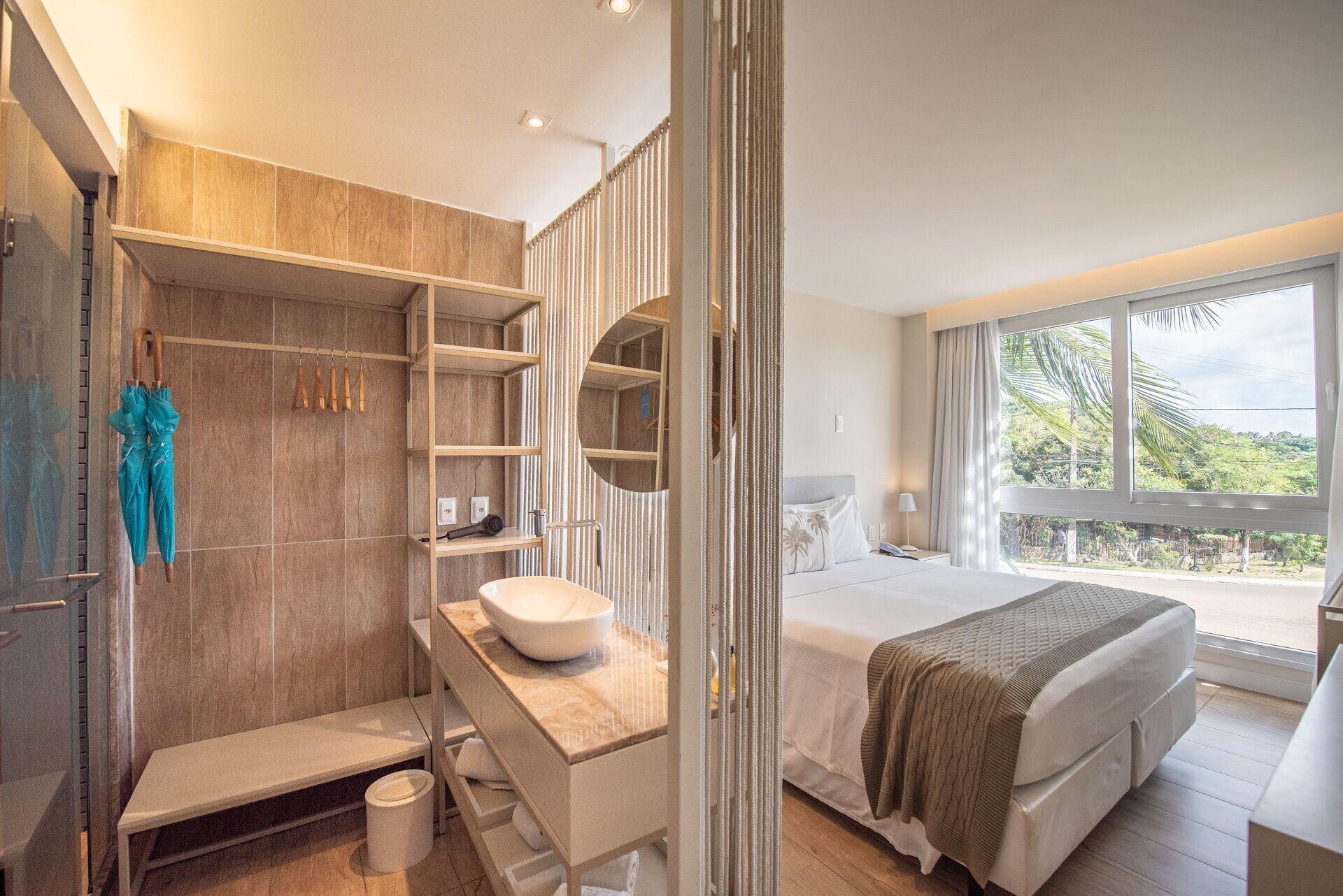 DELUXE, DOUBLE OR TWIN BED