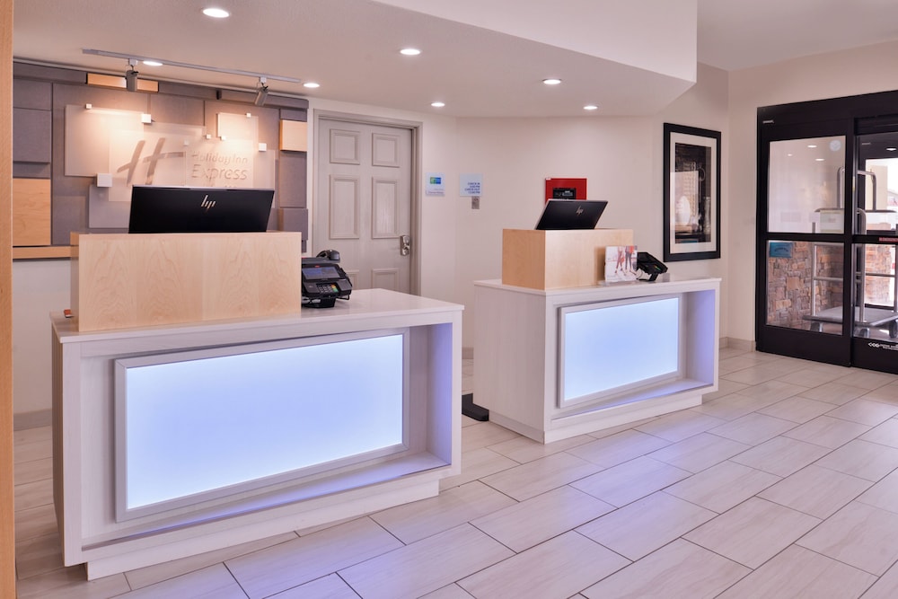 Holiday Inn Express Hotel And Suites Farmington Bloomfield 12/69