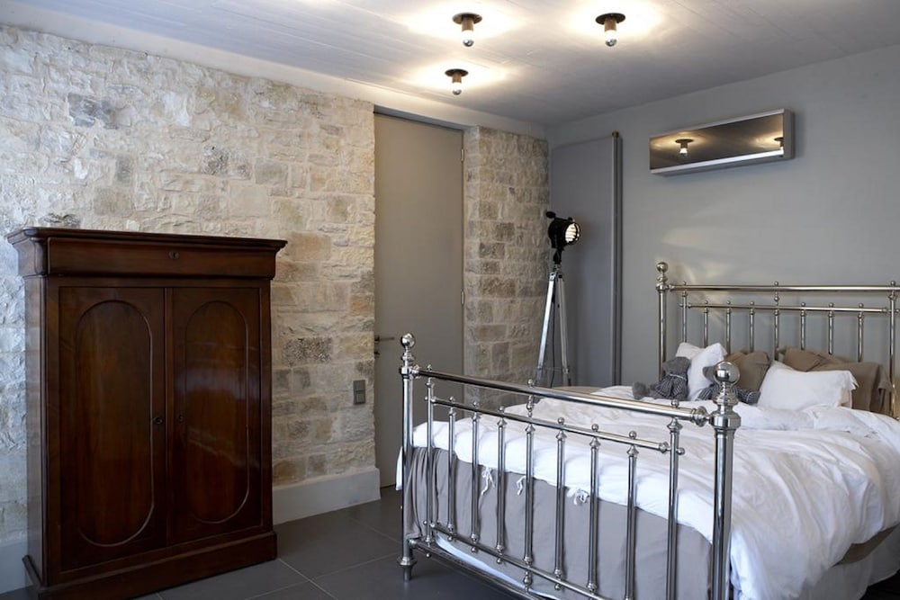 Manor, 2 King Beds