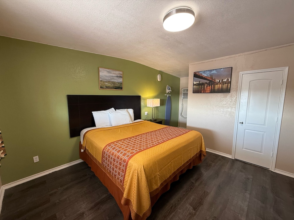 Executive Inn and Kitchenette Suites 22/34