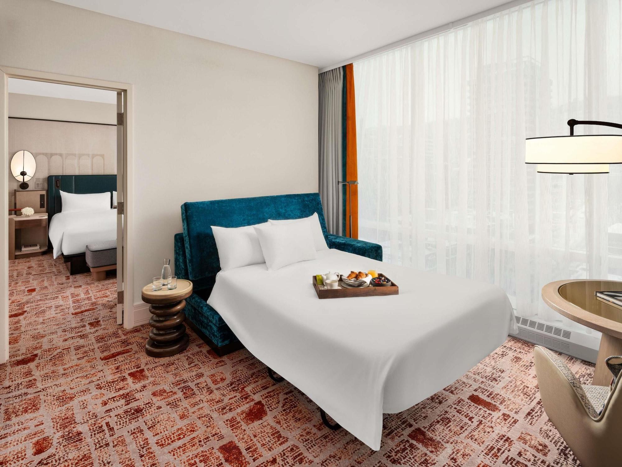 1 Bedroom, Royal, Gold, Suite, King Bed, with View, Sofa