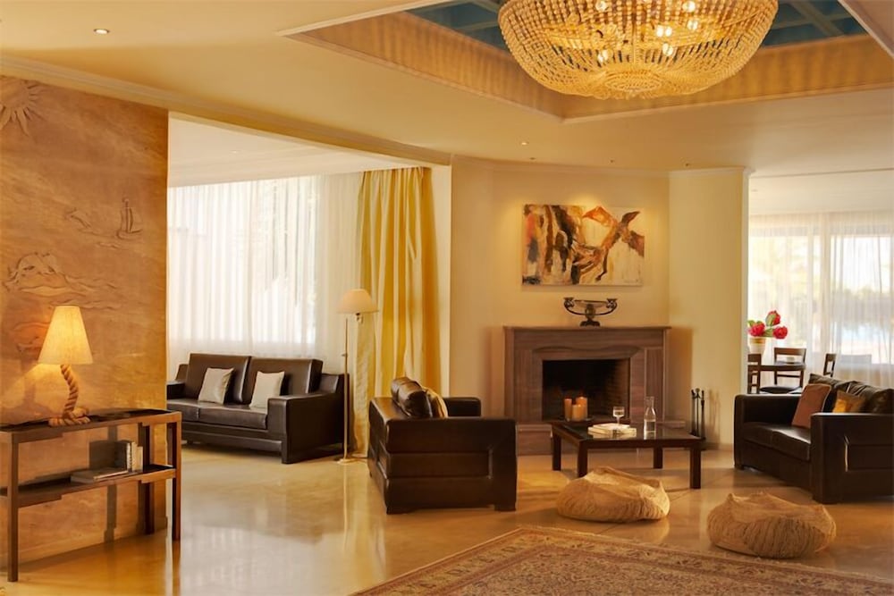 Kamari Beach Hotel 44/65