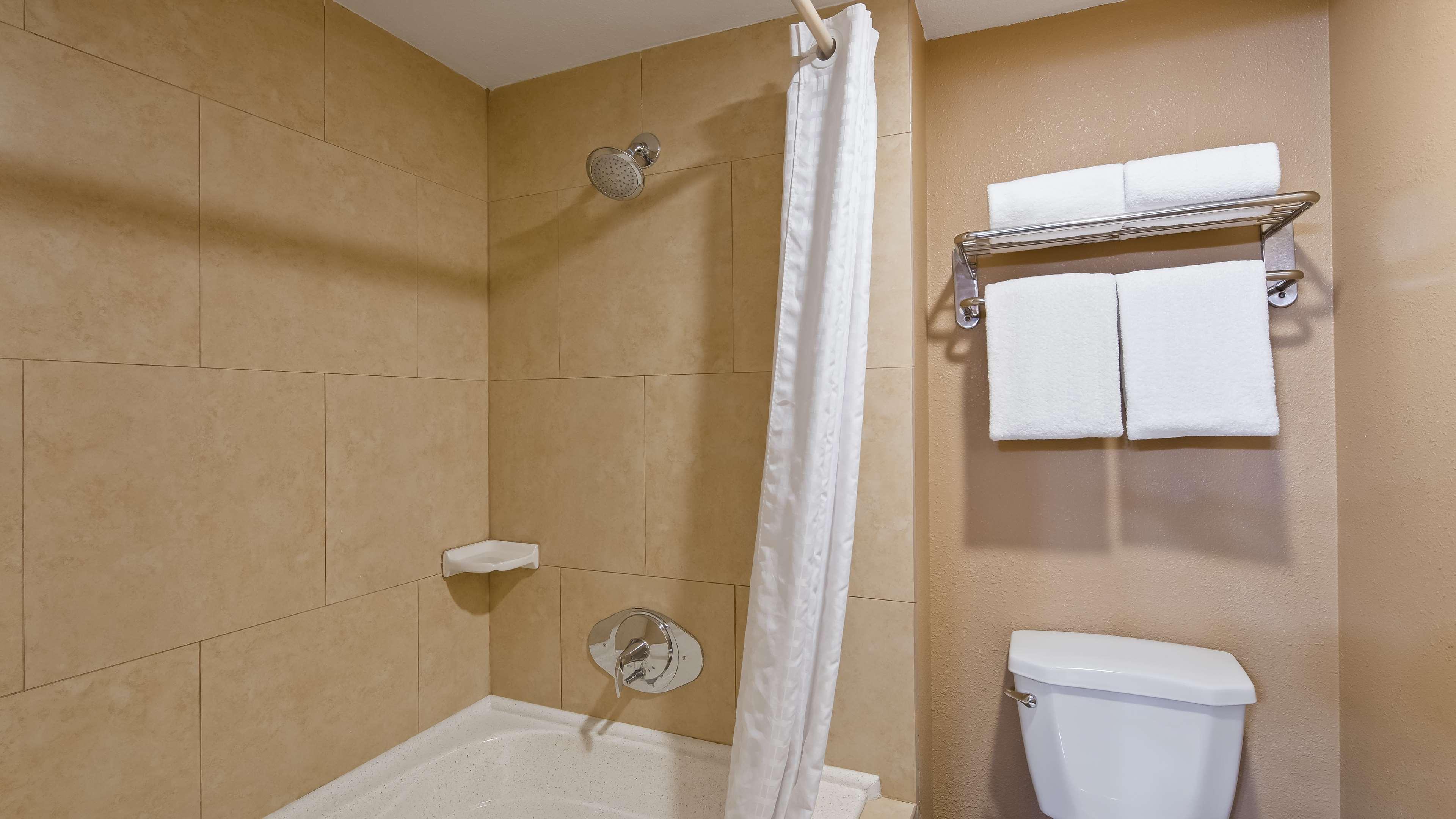 جناح، Royal Sun Inn & Suites 5/5
