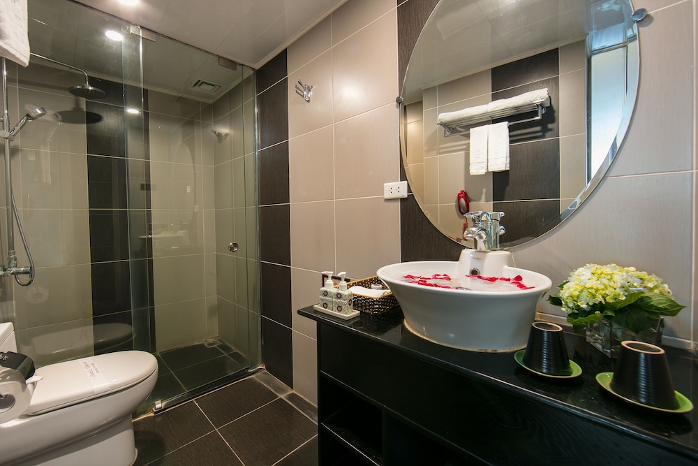 Hanoi Emotion Hotel 48/50